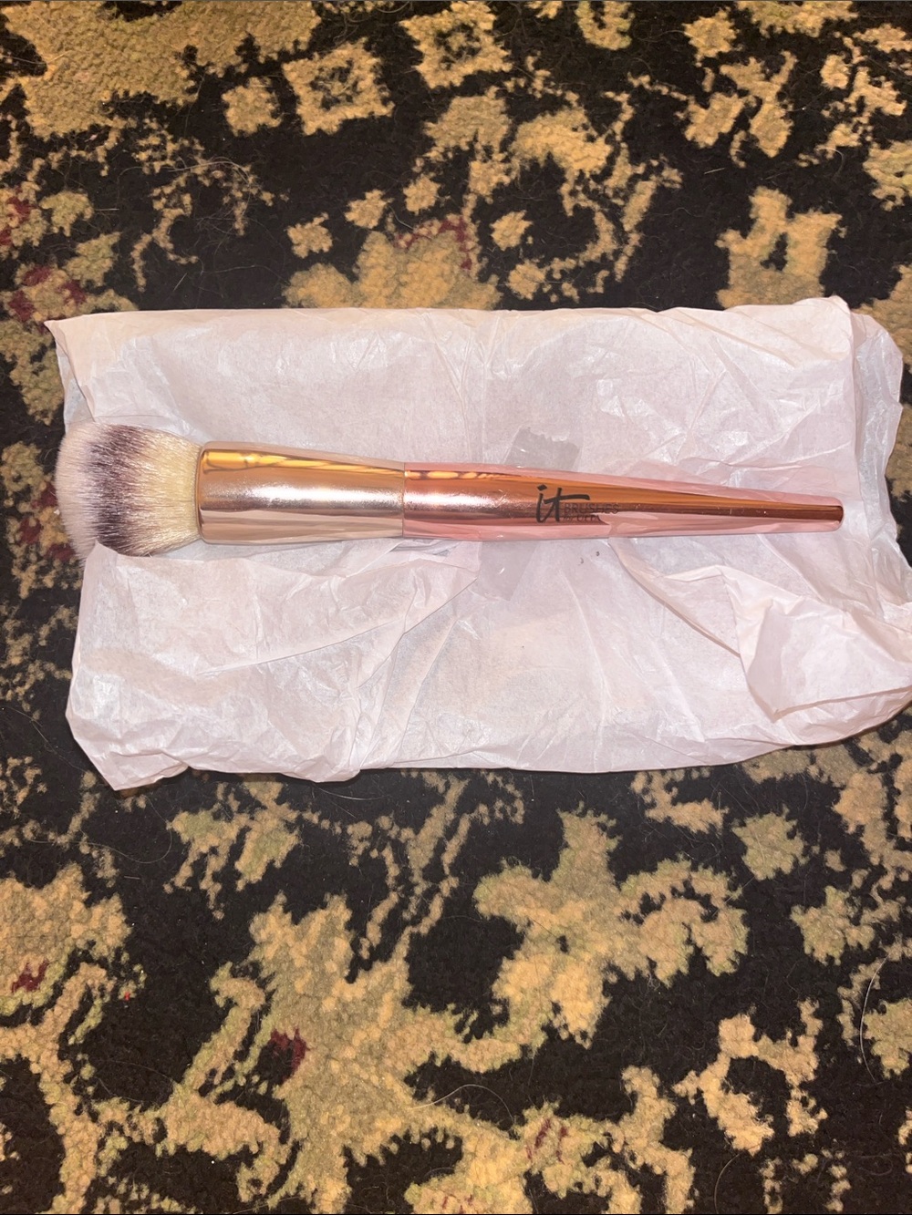 it cosmetics Rose Gold Blending Brush with Ombre Bristles